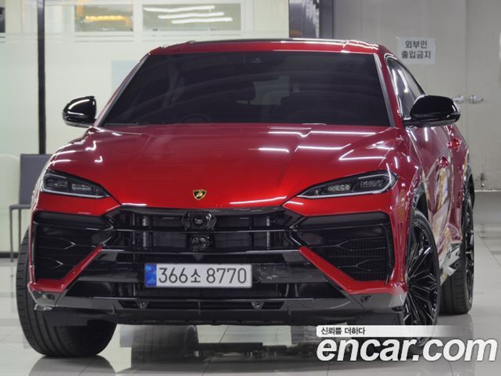 Lamborghini Urus 4.0 V8 SE — 2025