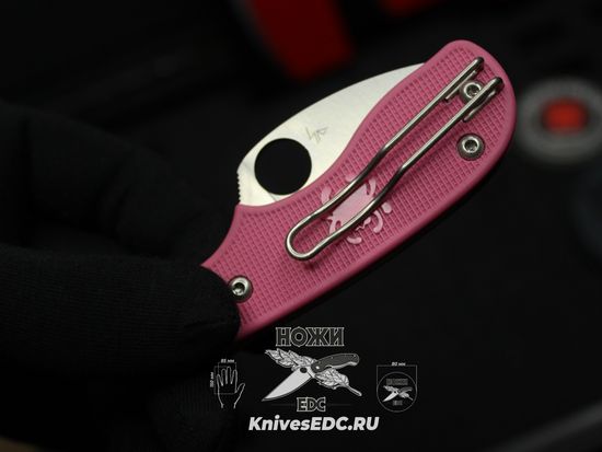 Складной нож Spyderco Squeak Pink C154PPN c клинком из стали Böhler N690Co, рукоять FRN