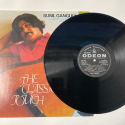 Винтажная виниловая пластинка LP Sunil Ganguly The Classic Touch (Индия 1980)