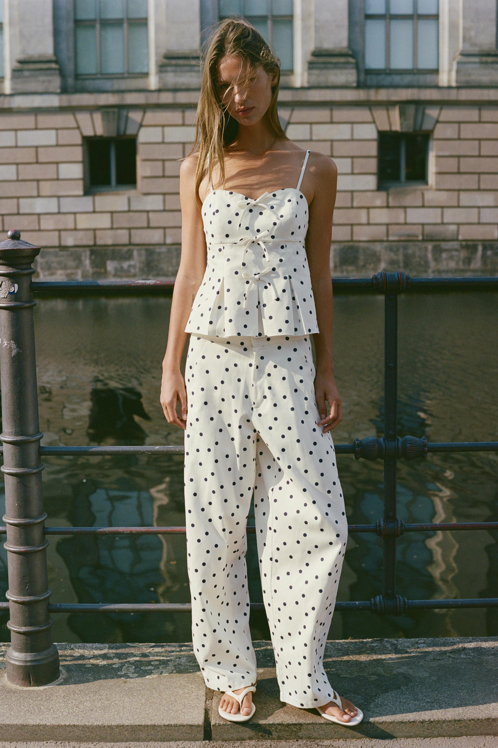 БРЮКИ BARREL В ГОРОШЕК — ZARA