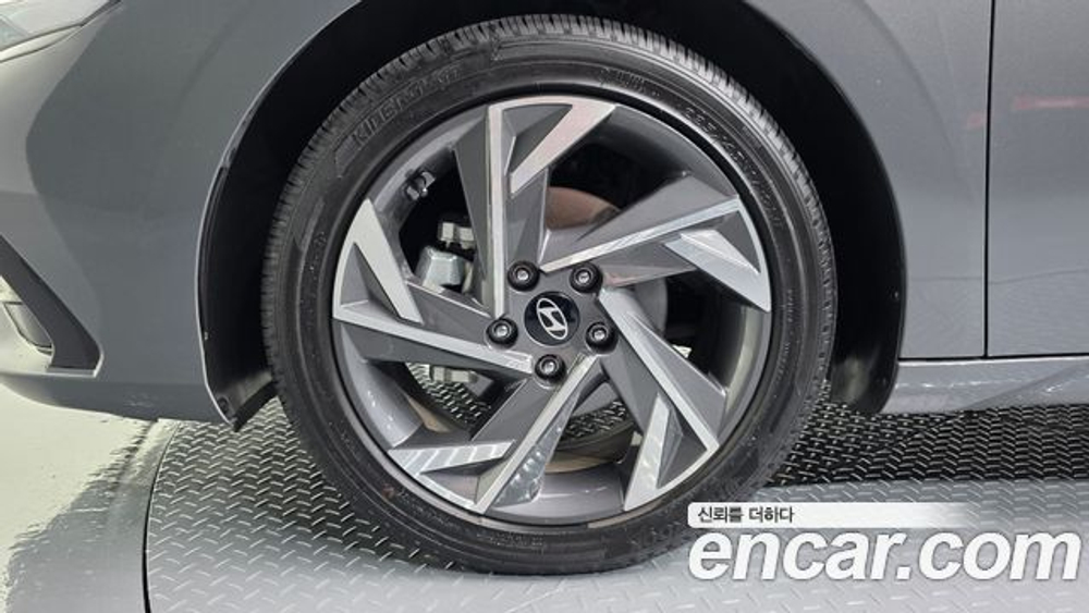 Hyundai AVANTE 1.6 — 2025