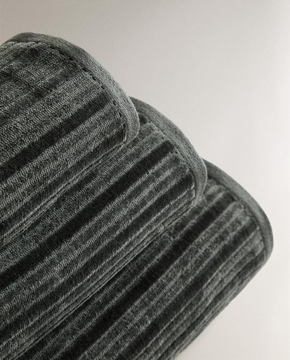 ZARA HOME БАННОЕ ПОЛОТЕНЦЕ ИЗ ВЕЛЮРА С РЕЛЬЕФНЫМ УЗОРОМ В ПОЛОСКУ, ЗЕЛЕНЫЙ