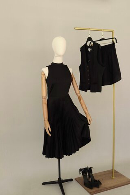Платье Closet чёрное с эффектом плиссе