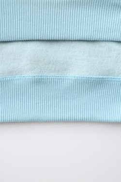 ZARA ТОЛСТОВКА С ЦВЕТОЧНЫМ ПРИНТОМ И НАШИВКОЙ «СЕРДЦА», НЕБЕСНО-ГОЛУБОЙ