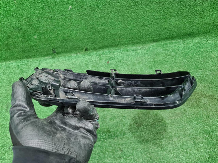 Решетка переднего бампера левая BMW X1 F48 (15-19)