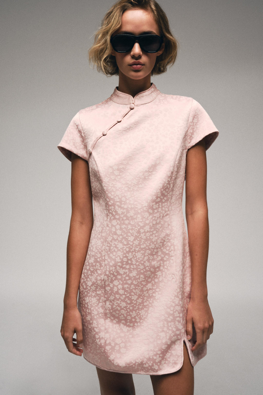 ZARA КОРОТКОЕ ЖАККАРДОВОЕ ПЛАТЬЕ, РОЗОВЫЙ