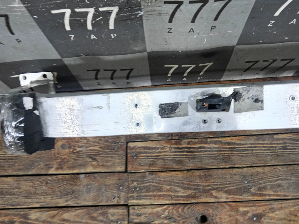Усилитель переднего бампера Omoda C5 22-нв Б/У Оригинал 501004537AA