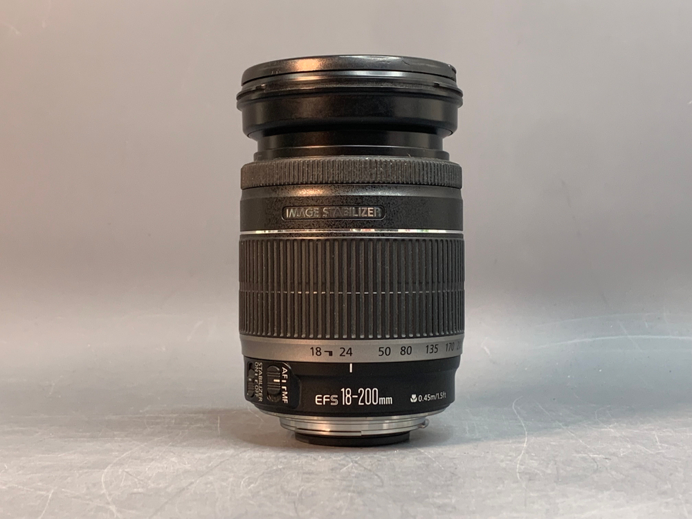 Canon EF-S 18-200mm 3.5-5.6 IS, до 18mm не доходит zoom