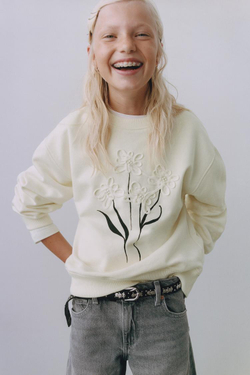 ZARA ТОЛСТОВКА С ЦВЕТОЧНОЙ АППЛИКАЦИЕЙ, ЭКРЮ