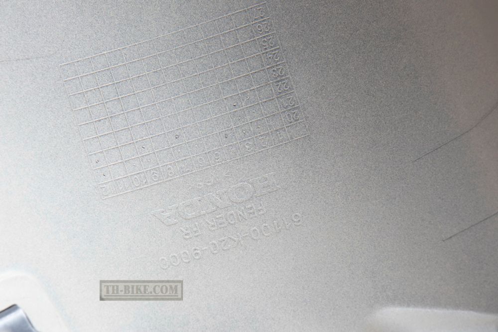 61100-K20-900ZC. FENDER, FR. *Y215*
