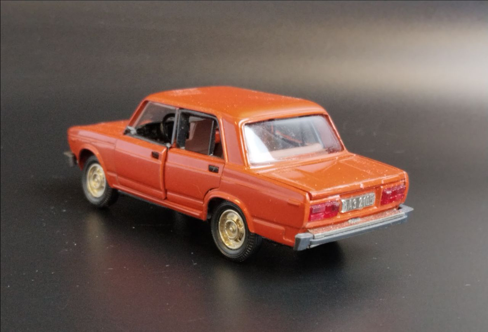 Модель автомобиля "ВАЗ-2105" в масштабе 1:43, родная коробка, металл, пластмасса, СССР, 1970-1990 гг.