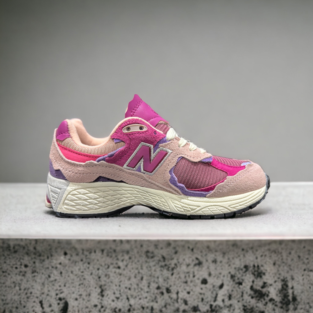 New Balance 2002R • Pink