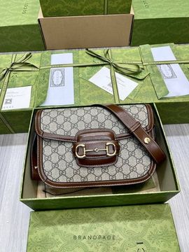 Сумка через плечо бежевая с коричневой отделкой от Gucci GG Ophidia Horsebit BP5-441223