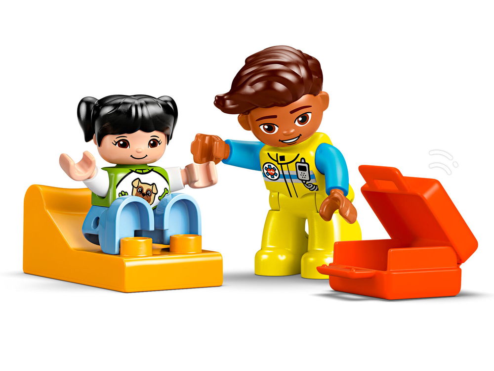 Конструктор Лего Дупло Скорая помощь с водителем | LEGO DUPLO Ambulance & Driver 10447 — 19 деталей (2+)