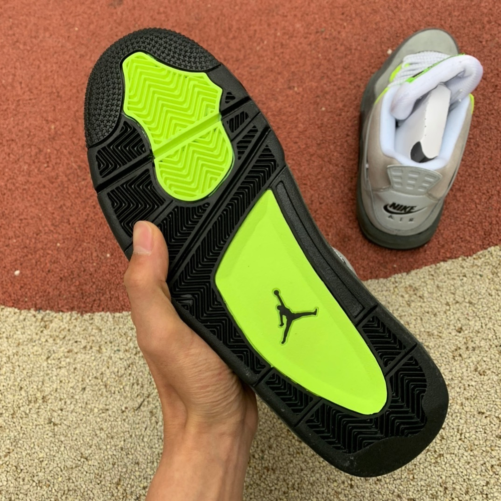 Air Jordan 4 Retro SE 95 Neon