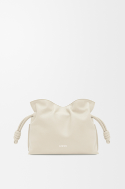 Loewe Мини-клатч Flamenco из телячьей кожи наппа, цвет морской соли