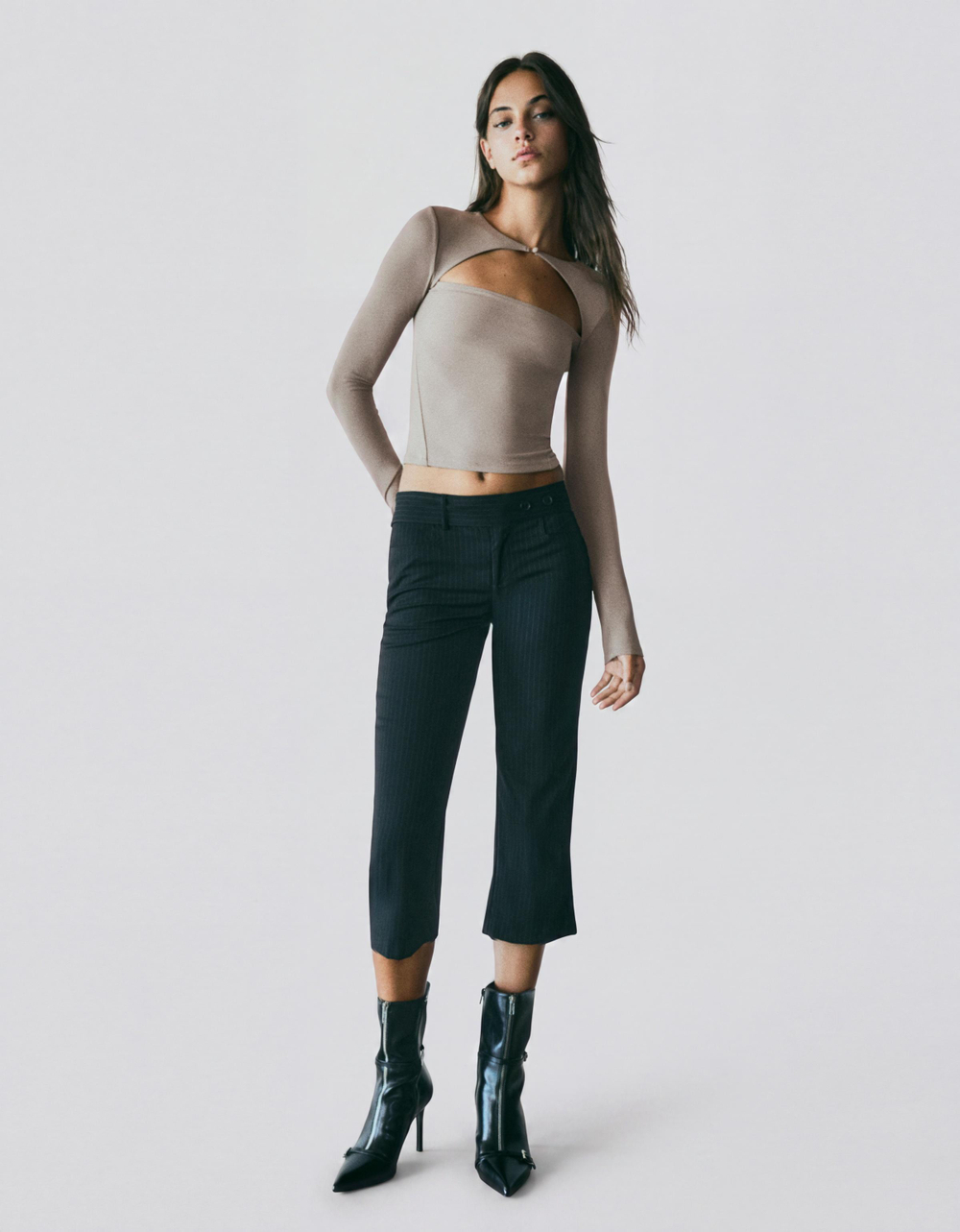 Женский лонгслив с вырезами - BERSHKA