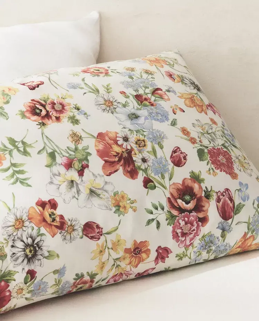 ZARA HOME НАВОЛОЧКА С ЦВЕТОЧНЫМ УЗОРОМ, ЖЕЛТОВАТО-БЕЛЫЙ
