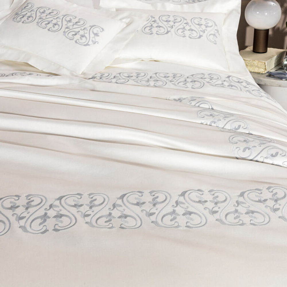 Постельное белье Ornate Medallion Embroidery Milk/Light Sky Blue (240 x 220 см)