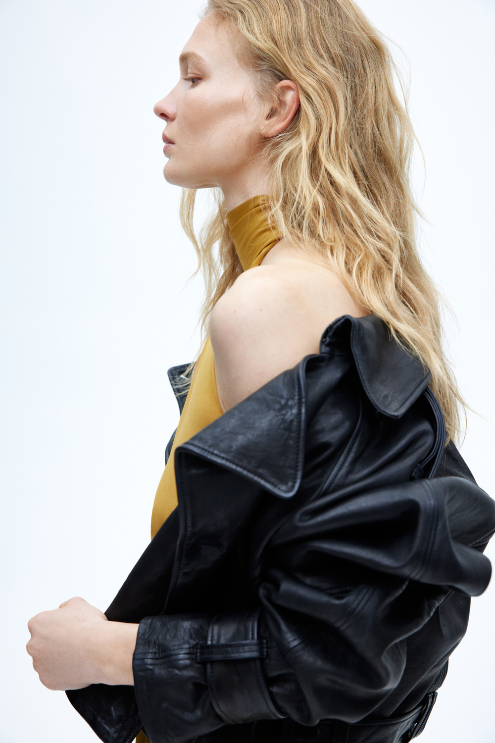 Асимметричный топ-халтер — длинная модель - H&M
