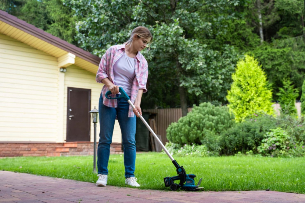 Аккумуляторные ножницы для травы Makita CXT UM600DWAE