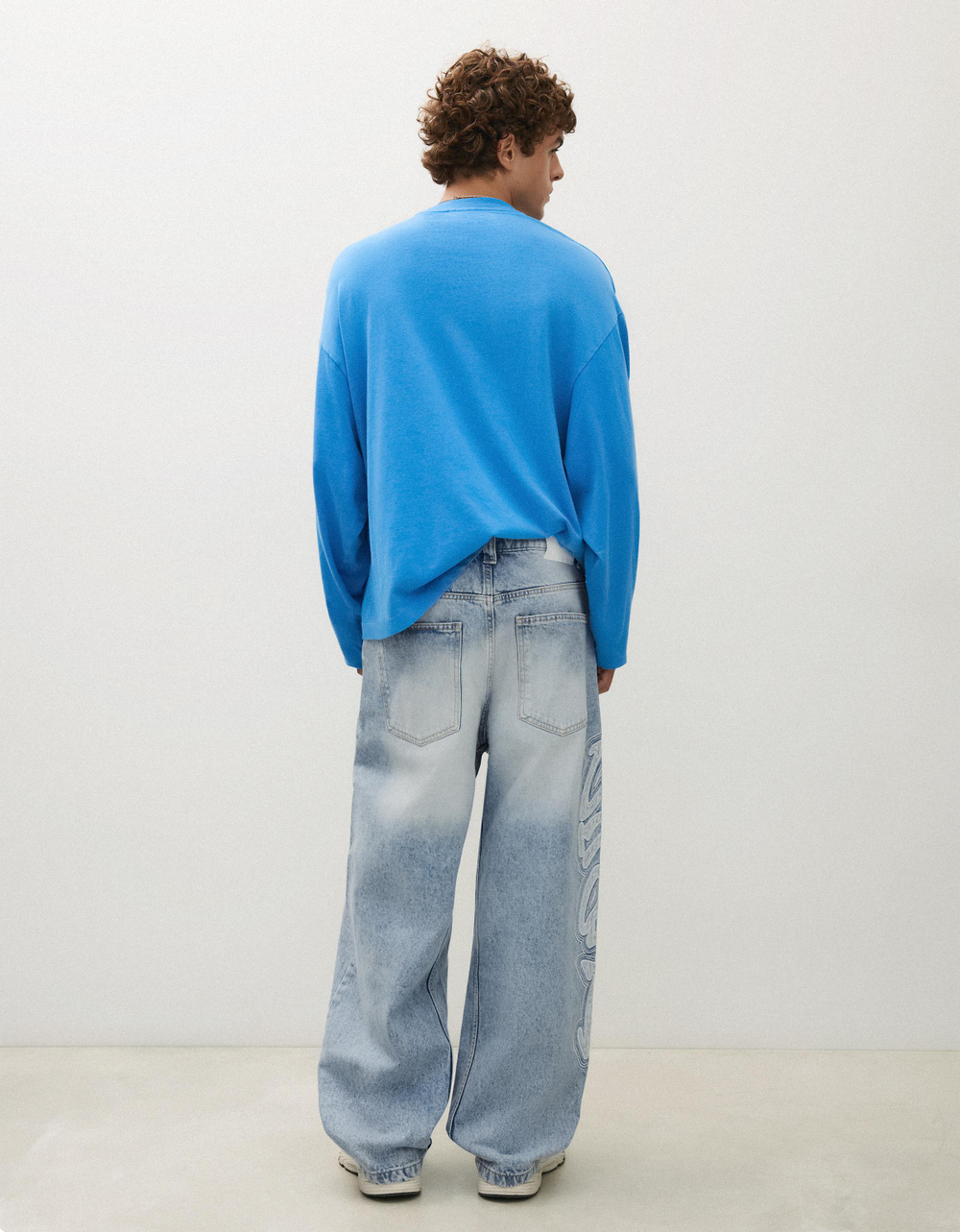 Мужские джинсы super baggy fit с нашивками по бокам - BERSHKA