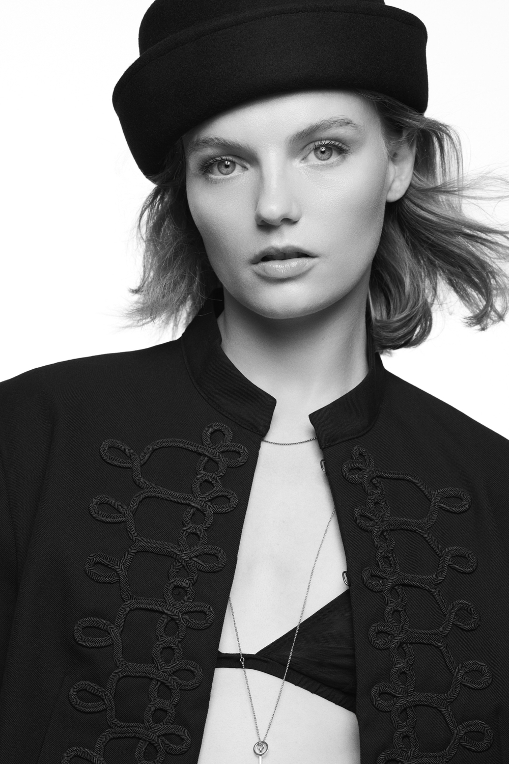 Жакет из габардина с аппликацией - H&M