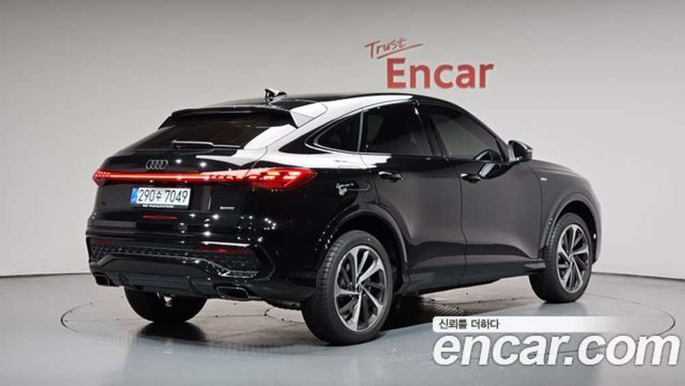 Audi Q5 40 TFSI 콰트로 S Line Sportback — 2025