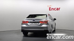 Toyota Camry 2.5 XLE Hybrid — 2018