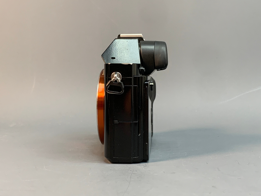 Sony A7 55.000 кадров (скол в нижней части)