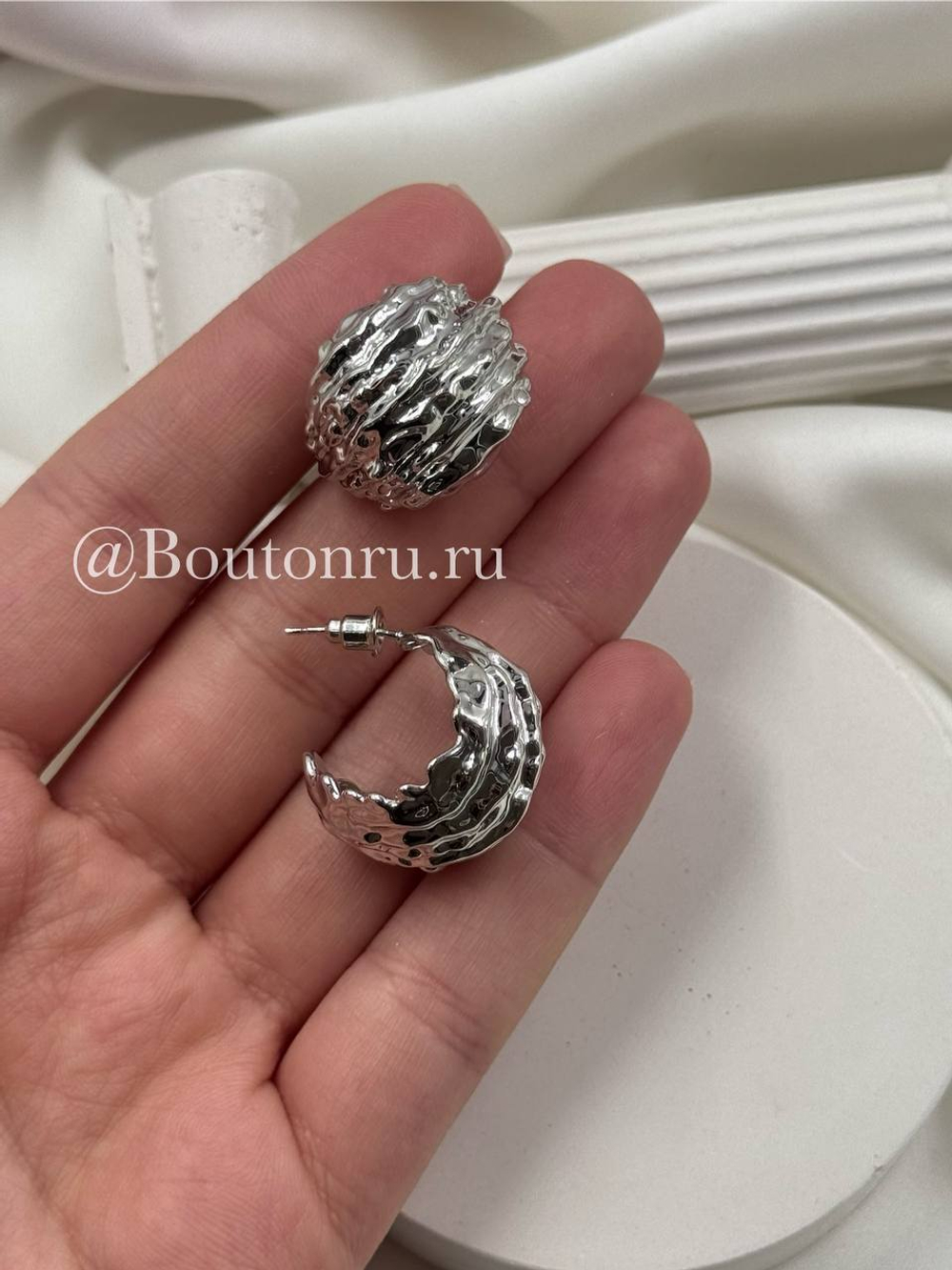 Серьги полукольца серебристые жатые
