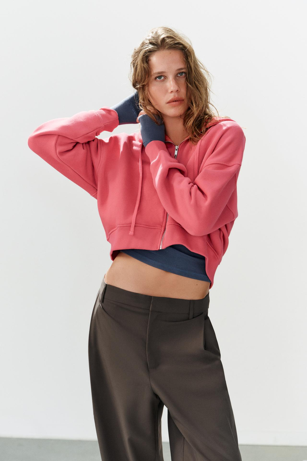 ZARA БРЮКИ СО СКЛАДКАМИ, СВИНЦОВЫЙ