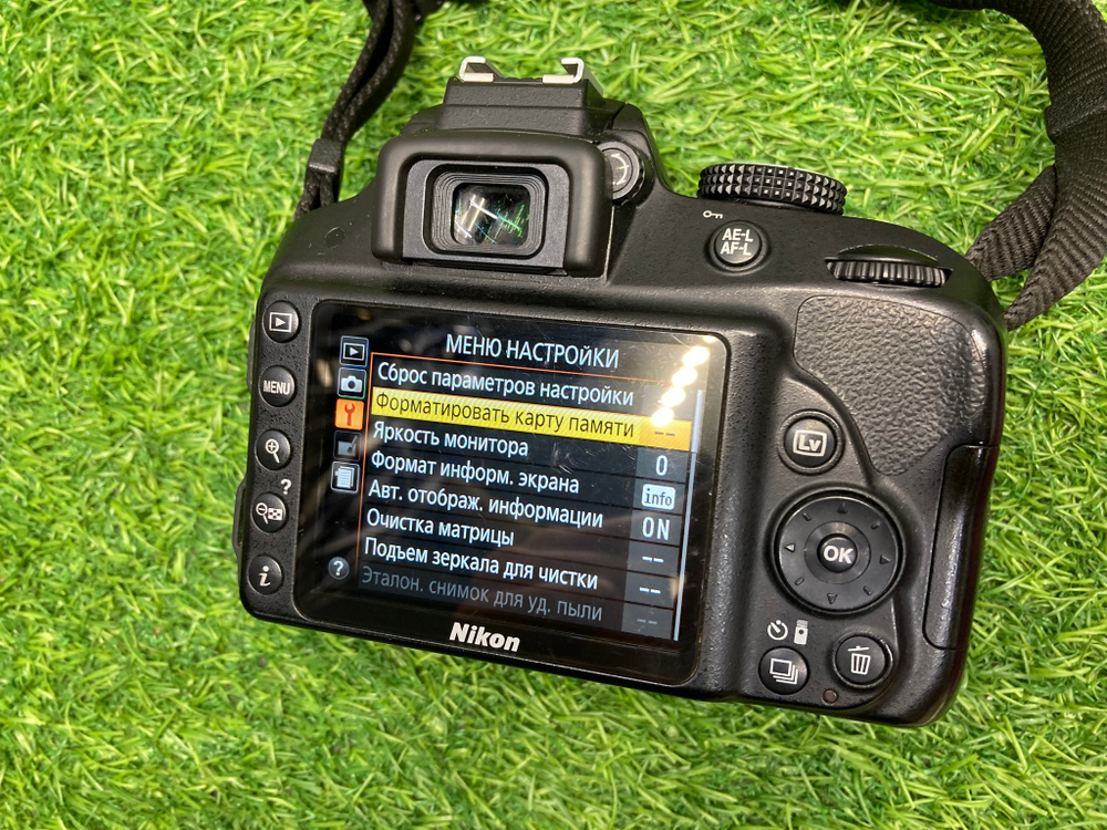 Nikon D3300 Kit 18-55mm VR II 25.000 кадров
