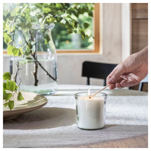Свеча ароматическая IKEA ADLAD (АДЛАД), Скандинавские леса, Белый, 40 часов