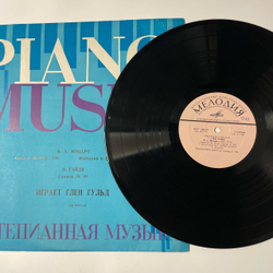 Винтажная виниловая пластинка LP В. А. Моцарт, И. Гайдн, Глен Гульд, Соната № 10 До Мажор. Фантазия И Фуга До Мажор (СССР 1976)