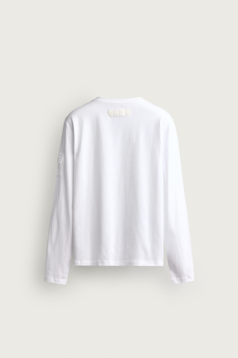 ФУТБОЛКА С ДЛИННЫМИ РУКАВАМИ И КАРМАНОМ — ZARA