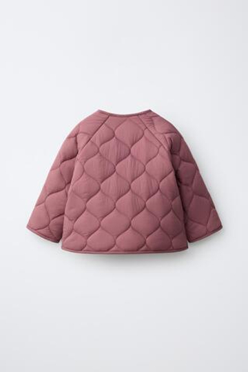ZARA СТЕГАНАЯ КУРТКА С КАРМАНАМИ-СЕРДЕЧКАМИ, СЛИВОВЫЙ