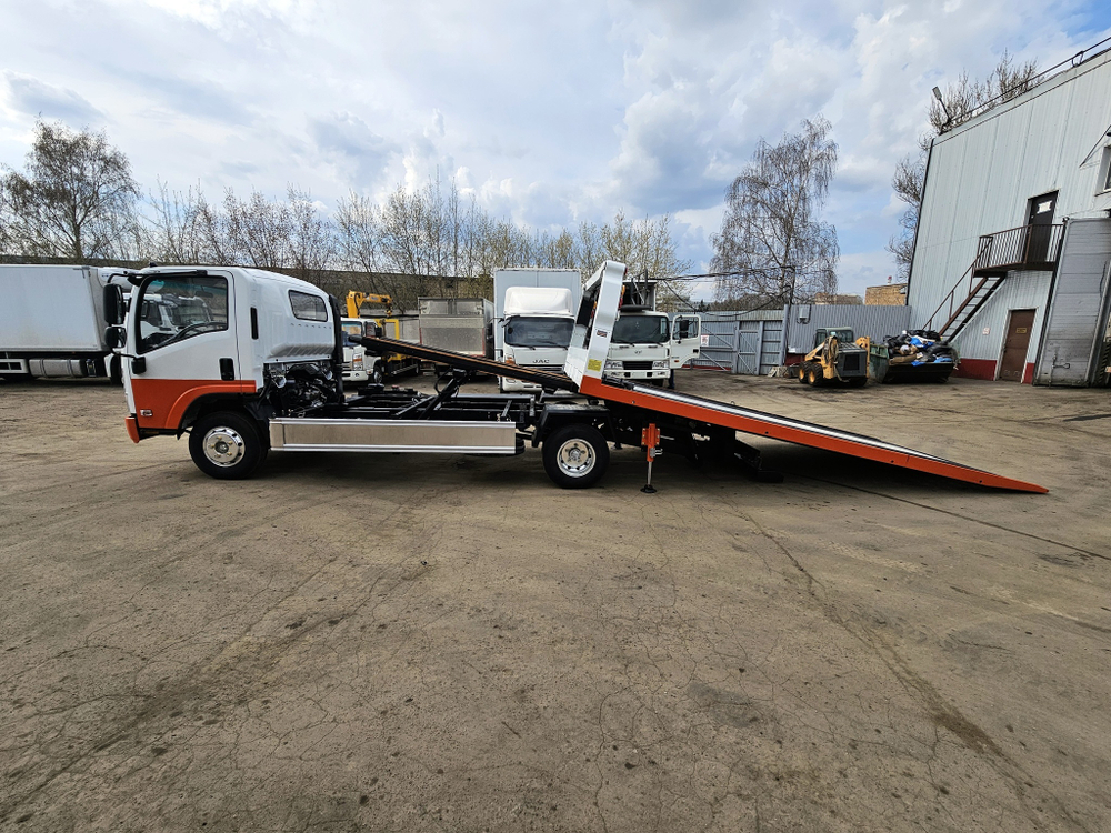 ISUZU ELF 4.5 т. эвакуатор со сдвижной платформой