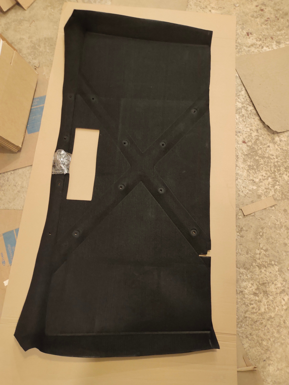 Обивка капота