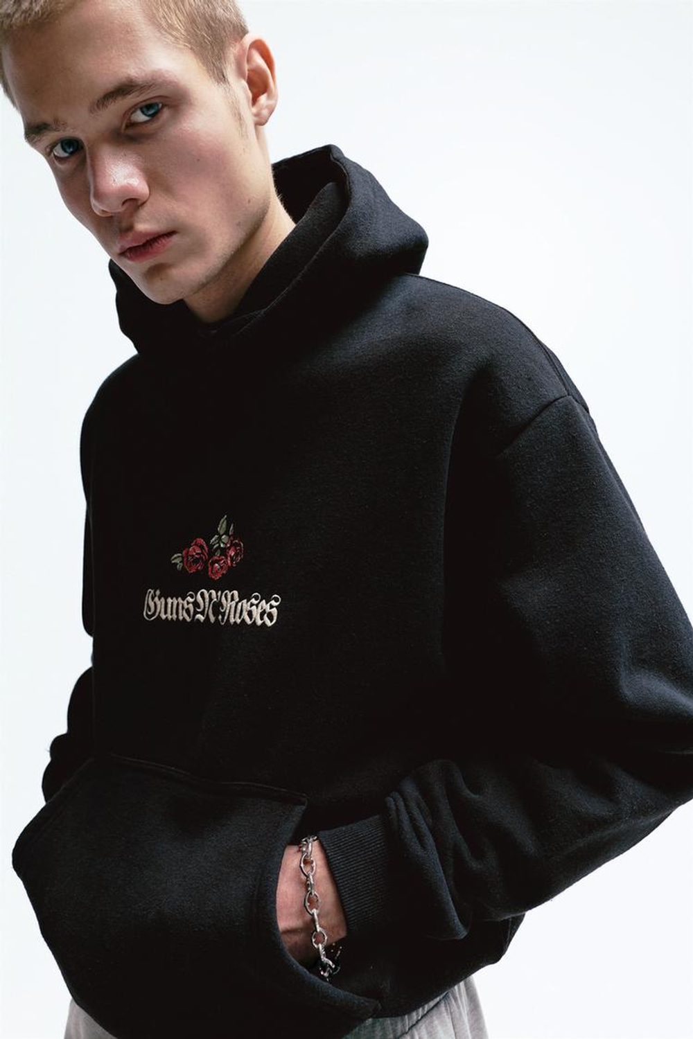PULL&BEAR Толстовка с капюшоном Guns N' Roses, антрацитово-серый