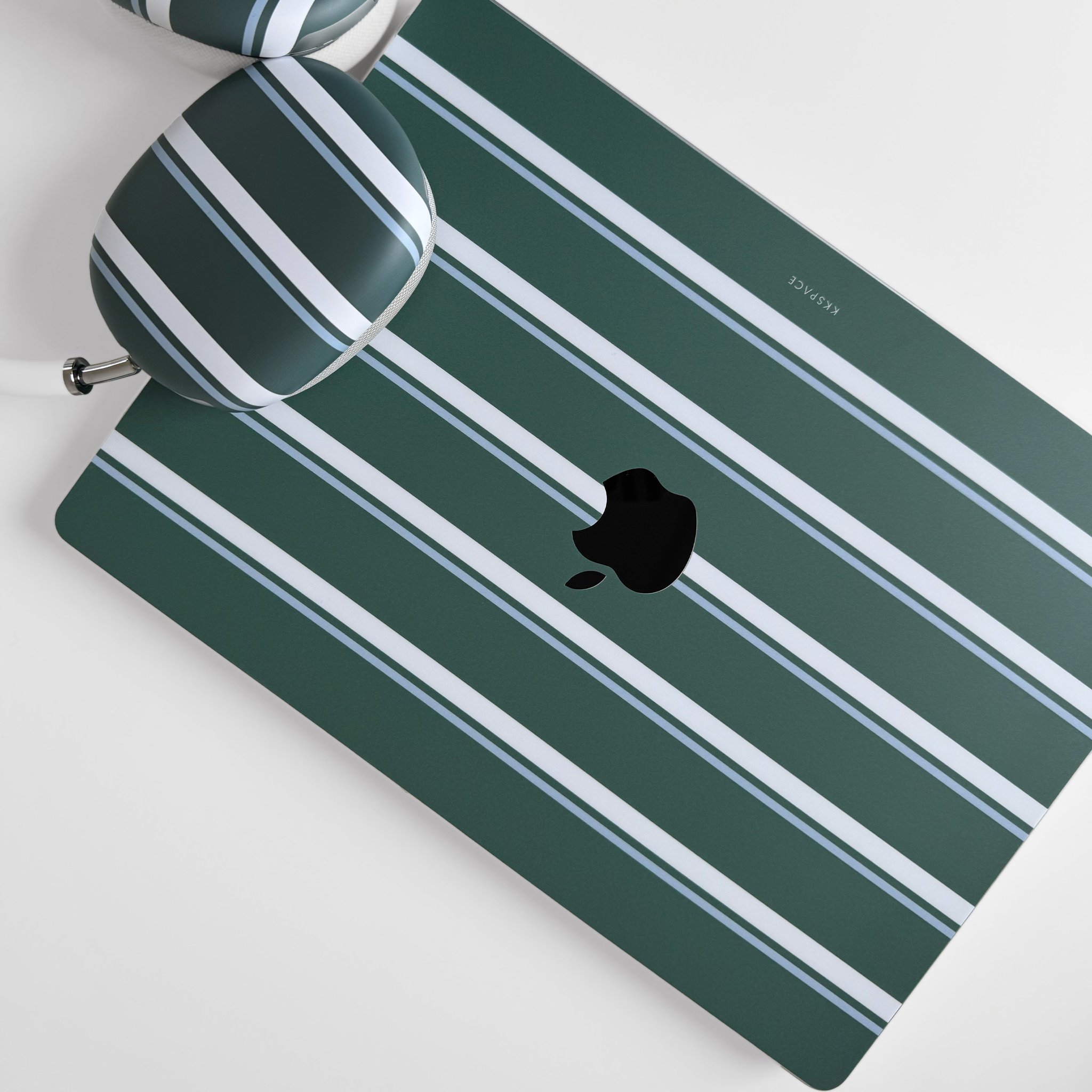 Виниловая наклейка SEASONS для MacBook