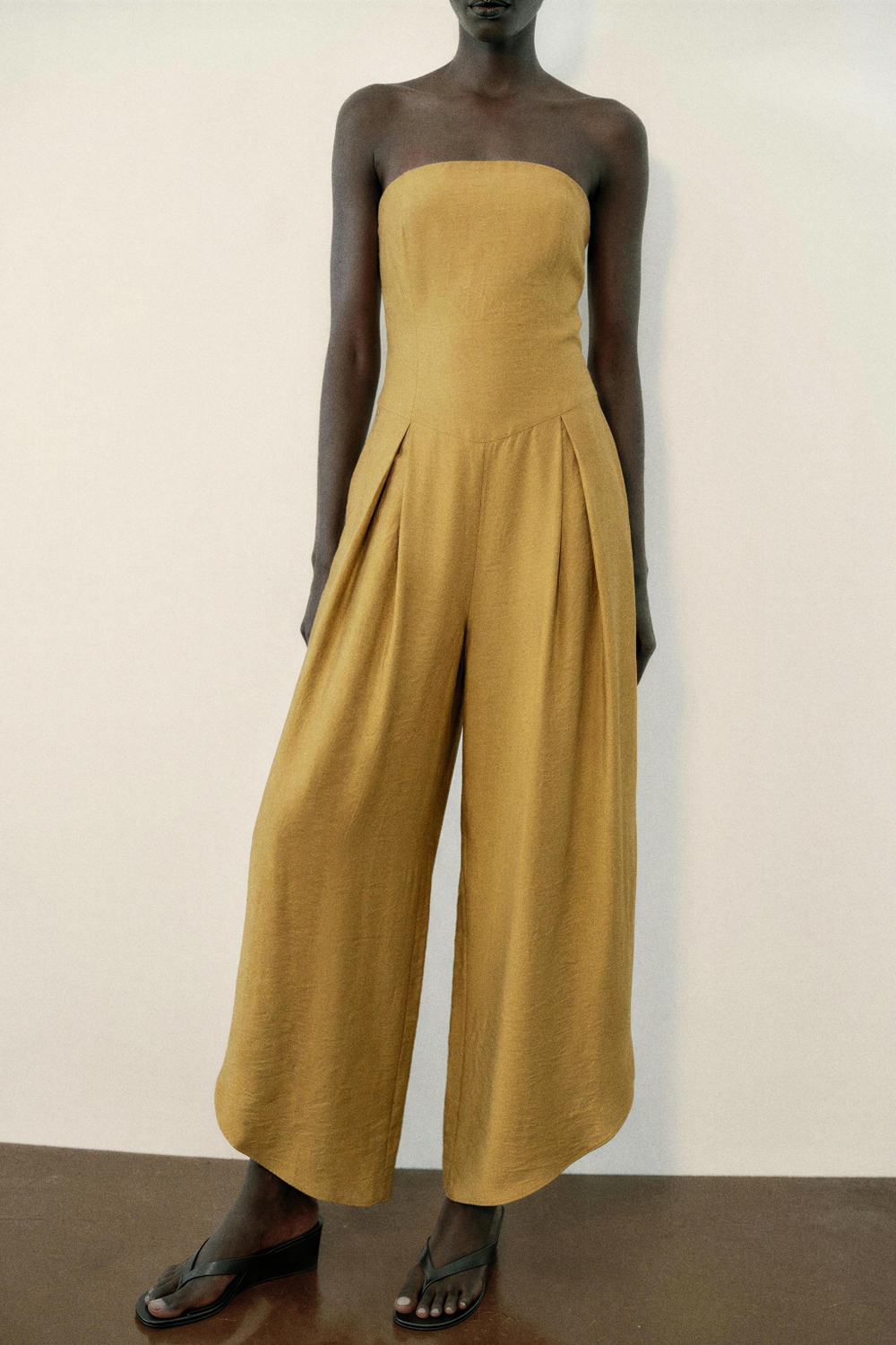 КОМБИНЕЗОН С АСИММЕТРИЧНЫМ НИЗОМ — ZARA