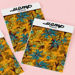 Ткань флис синие и горчичные цветы на жёлтом
