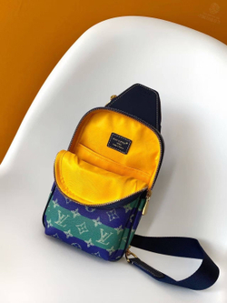 Нагрудная сумка-слинг Louis Vuitton Avenue PM