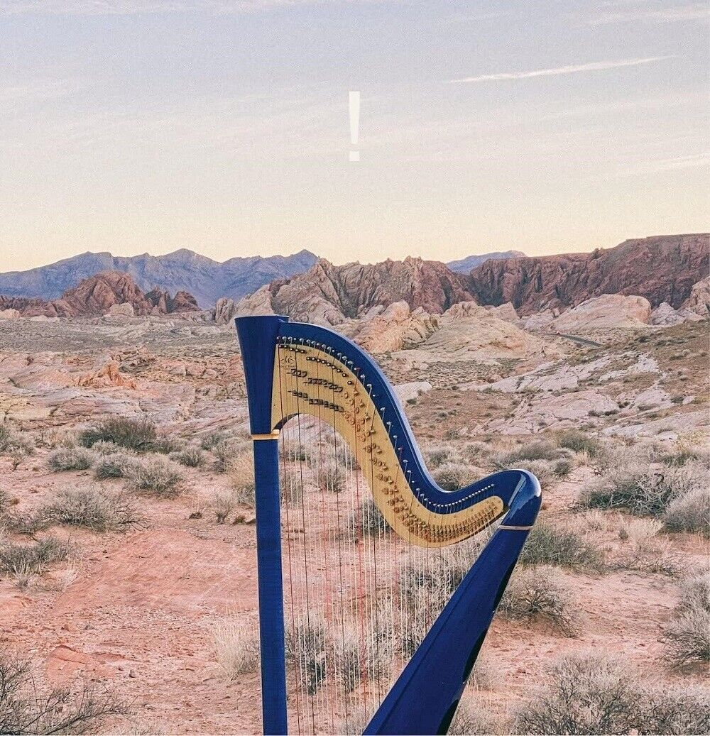 Lara Somogyi - Exclamation
