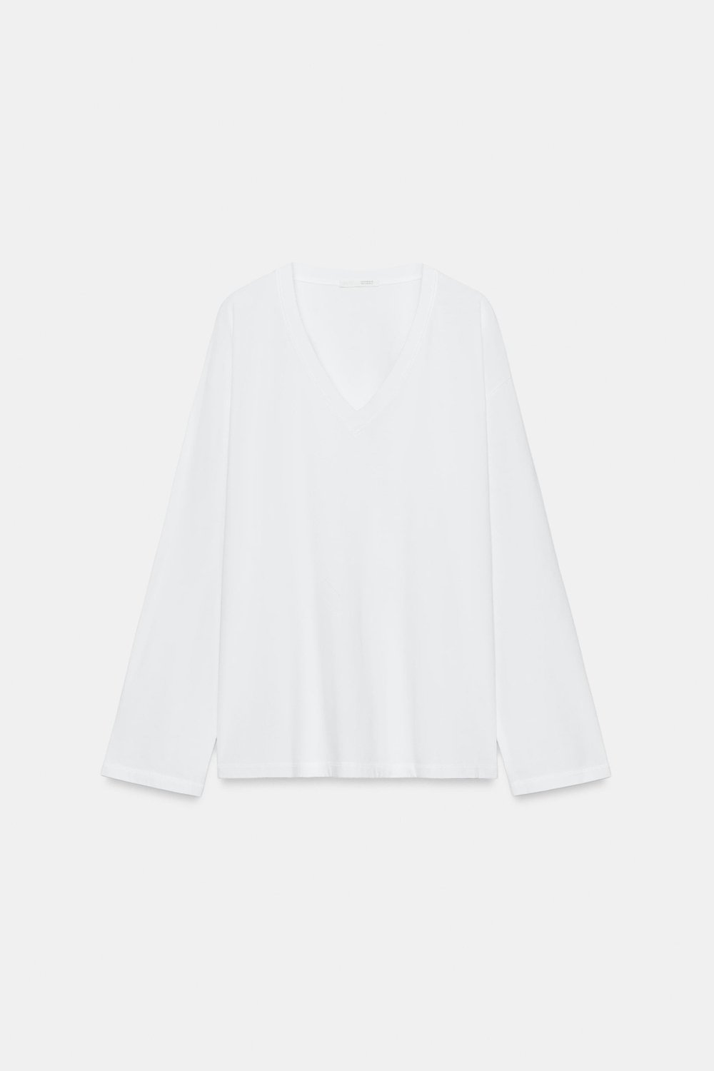 ХЛОПКОВАЯ ФУТБОЛКА С V-ОБРАЗНЫМ ВЫРЕЗОМ — ZARA