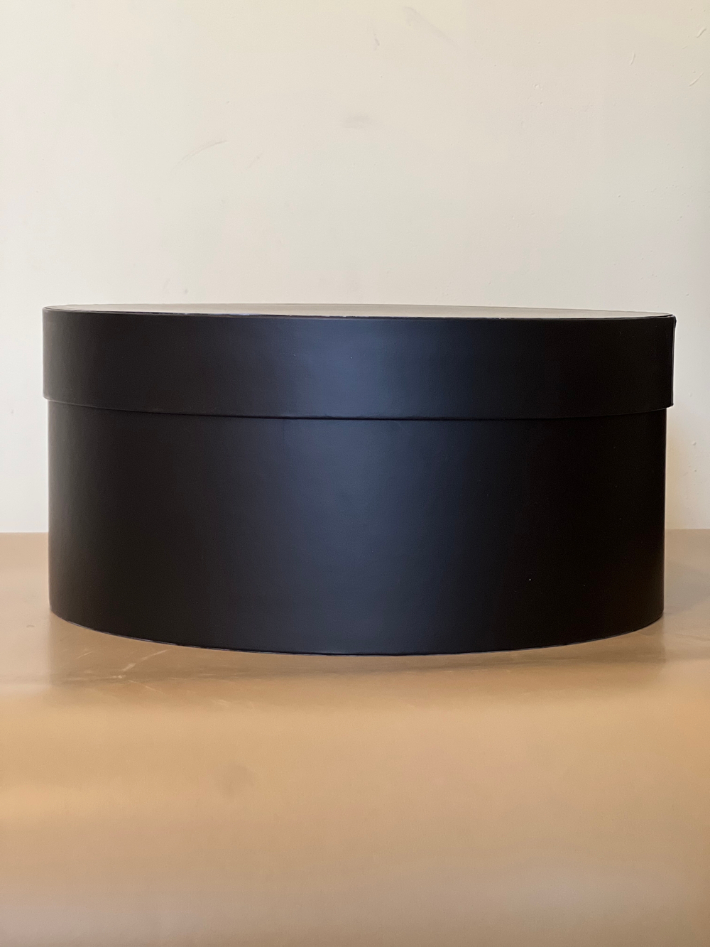 Короткая коробка D 32 см . Цвет: Черный . Розница 550 рублей .