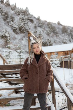 Женская коричневая шуба