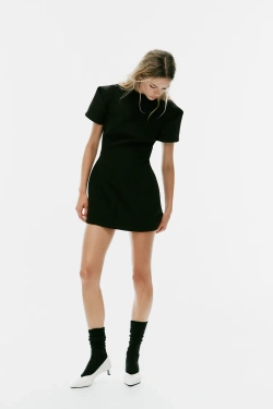 ZARA МИНИ-ПЛАТЬЕ СО СКЛАДКАМИ, ЧЕРНЫЙ