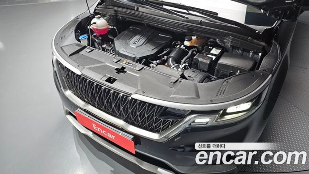 KIA Canival 9-Seater Prestige — 2023